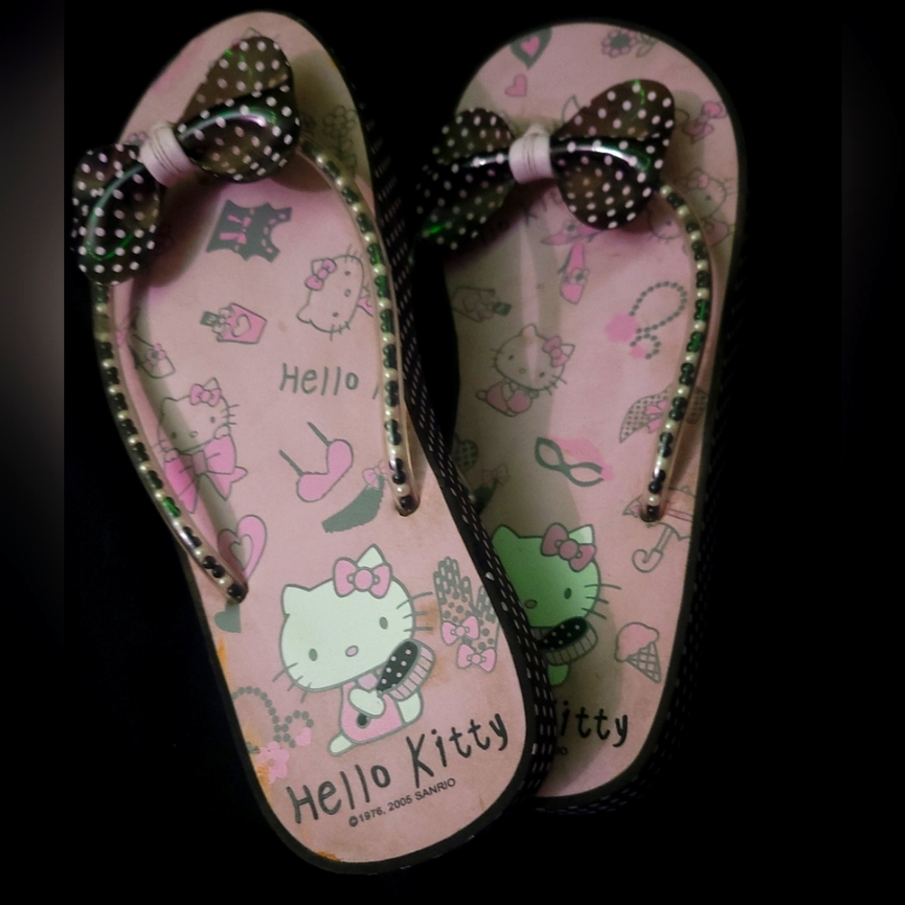 Hello Kitty flip-flops